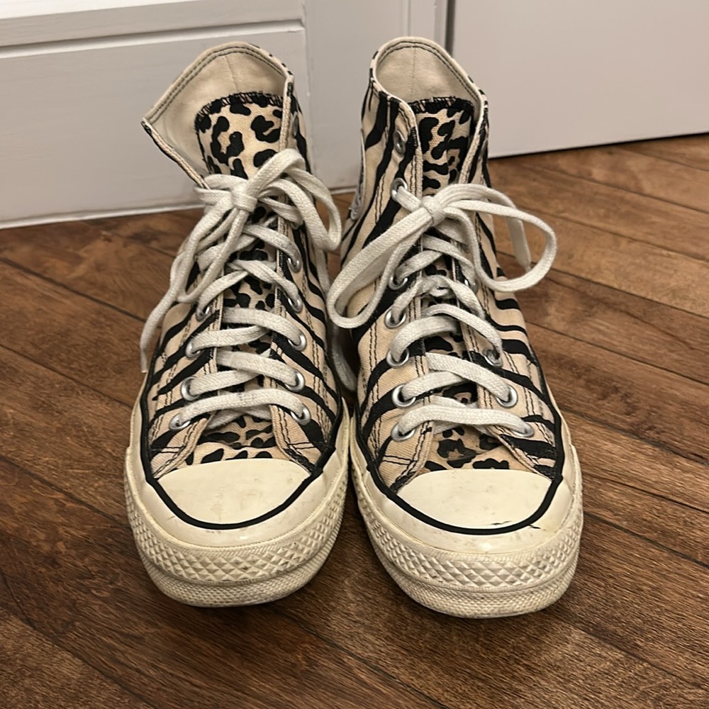 Unisex Chuck Taylor 70s - zebra and leopard print. Women’s size 9